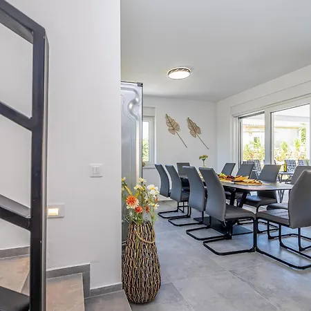 Villa Katharina S Privatnim Bazenom