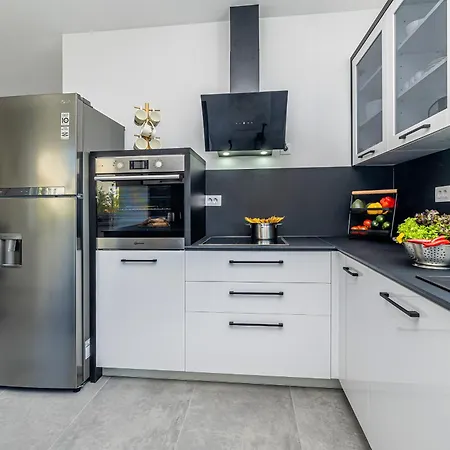 Katharina S Privatnim Bazenom Villa