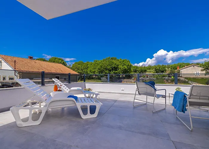 Katharina S Privatnim Bazenom Villa Zgaljic