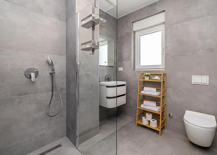 Vila Katharina S Privatnim Bazenom