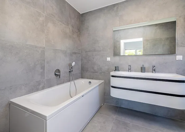 Katharina S Privatnim Bazenom Vila Zgaljic