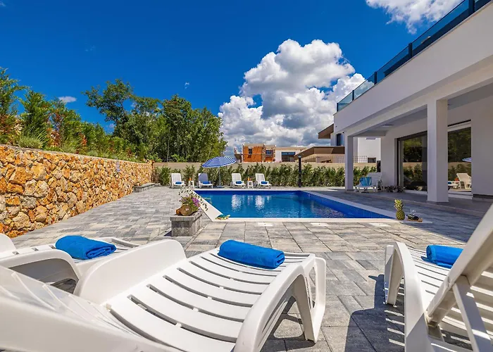 Vila Katharina S Privatnim Bazenom