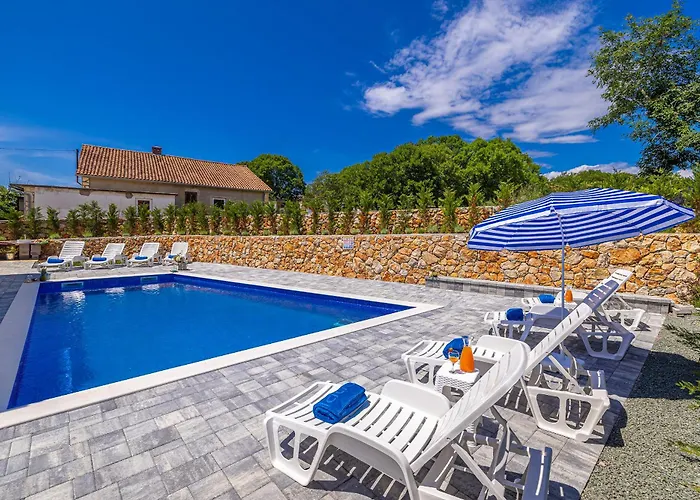Vila Katharina S Privatnim Bazenom *